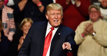 トランプ劇場が招く米株安。米中貿易戦争の長期化でダウ平均2万ドルも=江守哲 180327donald_trump_eye