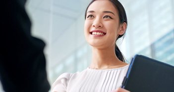 初対面でも会話に困らない。手軽に「経済ネタ」をレパートリーに入れる方法=高梨彰 180424cpitalk_eye