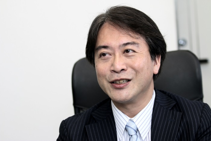 元メガバンクの融資担当にして、不動産収入が年間8,000万円のスーパー大家・岡本公男氏