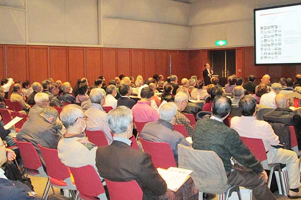 会場の様子。毎回、熱心な投資家が集う