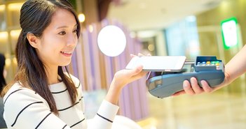 ついに日本もスマホ決済時代へ。損をしない決済手段・カード選びの真髄とは?=岩田昭男 180617mobilePayment_eye